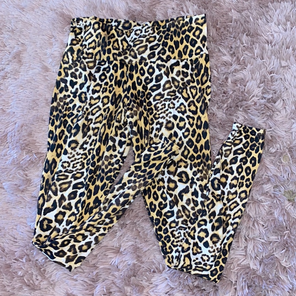 Cheetah print high waisted leggings 🍑🐆